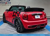Mini Cooper S Convertible Hot Chili 2021 seminuevo color rojo, vista exterior trasera de tres cuartos izquierda en Namacar Automotriz.