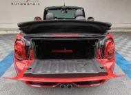 Mini Cooper S Convertible Hot Chili 2021 seminuevo color rojo con la cajuela abierta, vista trasera directa en el showroom de Namacar Automotriz.