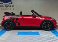 Mini Cooper S Convertible Hot Chili 2021 seminuevo en color rojo, vista exterior de perfil lateral derecho completo con la capota abierta en Namacar Automotriz.