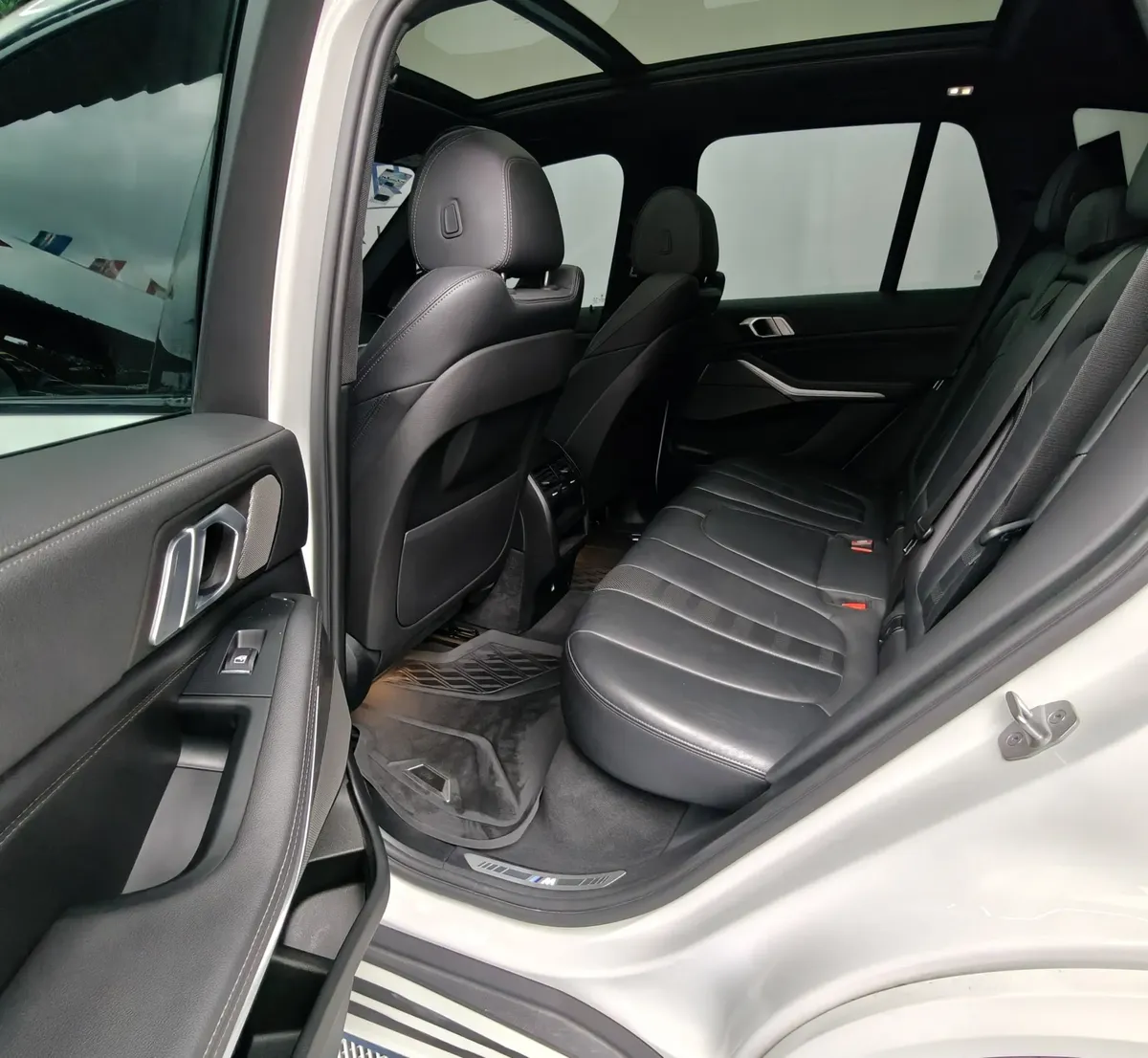 DAME LO SIGUIENTE PARA OPTIMIZACION SEO EN MIS IMAGENES: BMW X5 2021 | 59,668 km *RECUERDA USAR LA PALABRA SEMINUEVOS Y DERIVADOS Y TAMBIEN LA POSICION DEL VEHICULO* porfa TEXTO ALTERNATIVO TITULO: LEYENDA: DESCRIPCION: SUBTITULO: *NO QUIERO IMAGEN, TEXTO SOLAMENTE*