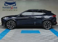 SUV Crossover deportiva Cupra Formentor 2.0 Mid 190 HP 2WD DSG7 año 2022 seminueva en color azul oscuro metálico, vista exterior lateral perfil izquierdo completo exhibida en Namacar Automotriz.