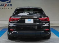 Camioneta SUV coupé de lujo Audi Q3 Sportback 2.0 S Line 180 Hp transmisión DSG automática año 2022 seminueva en color negro, vista exterior trasera directa y centrada a nivel de vista exhibida en Namacar Automotriz.